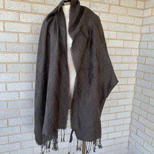 VINCE CAMUTO WRAP SCARF WITH LUREX NEW WITH TAG 95% POLYESTER 5% METALLIC NEW